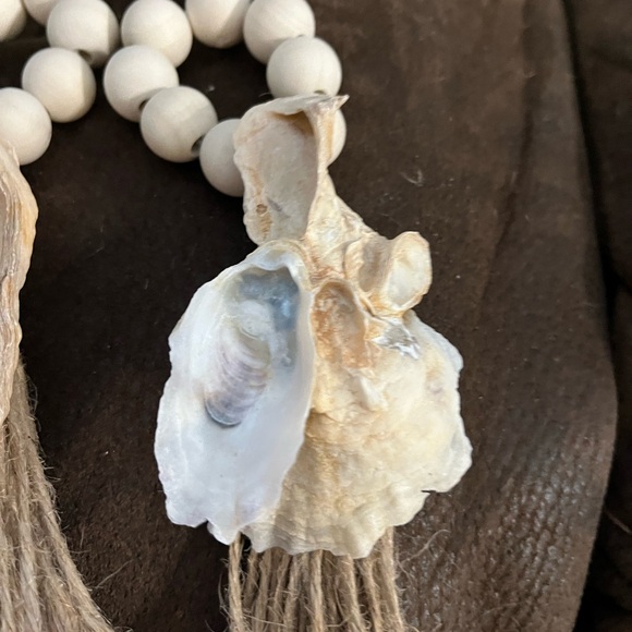 Oyster Shell Napkin Rings with Beads - Picture 3 of 3